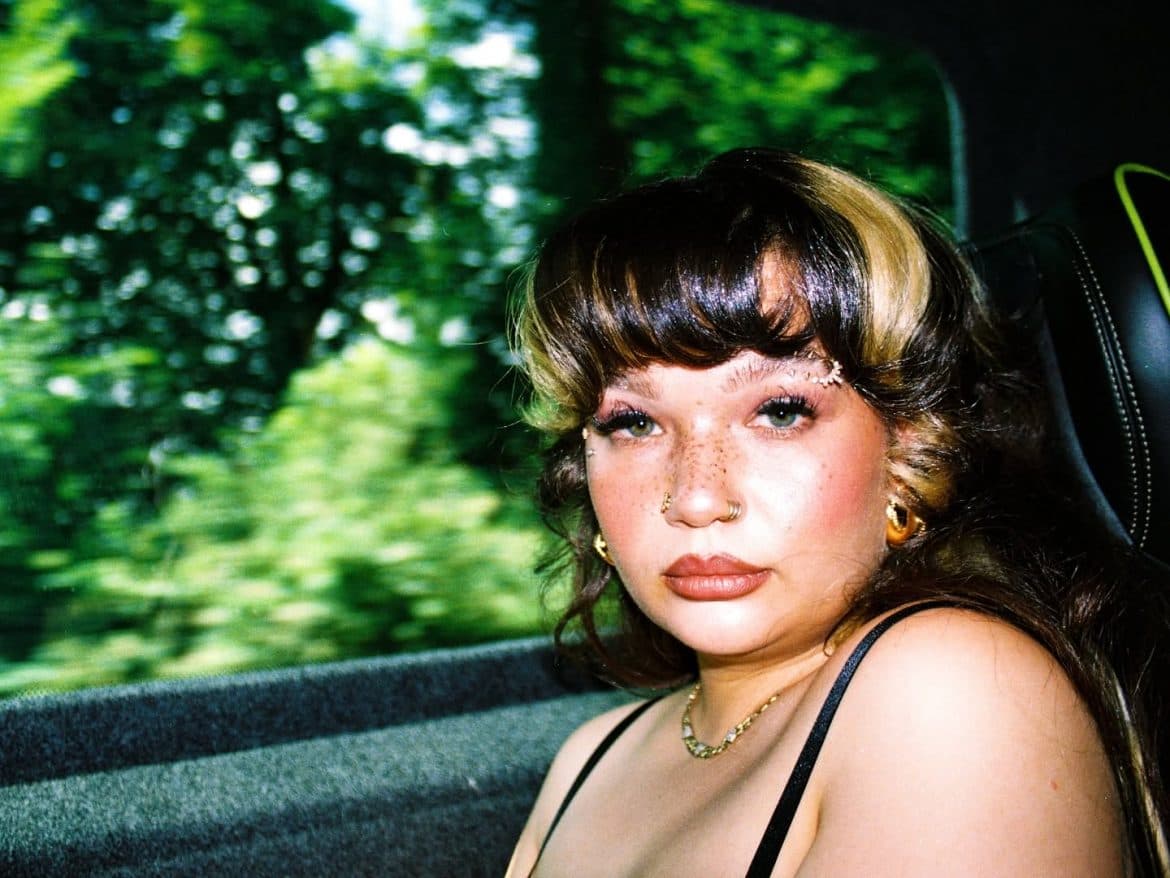 Lola Young Makes Surprise Reading Festival Appearance With ‘Messy’ Finale